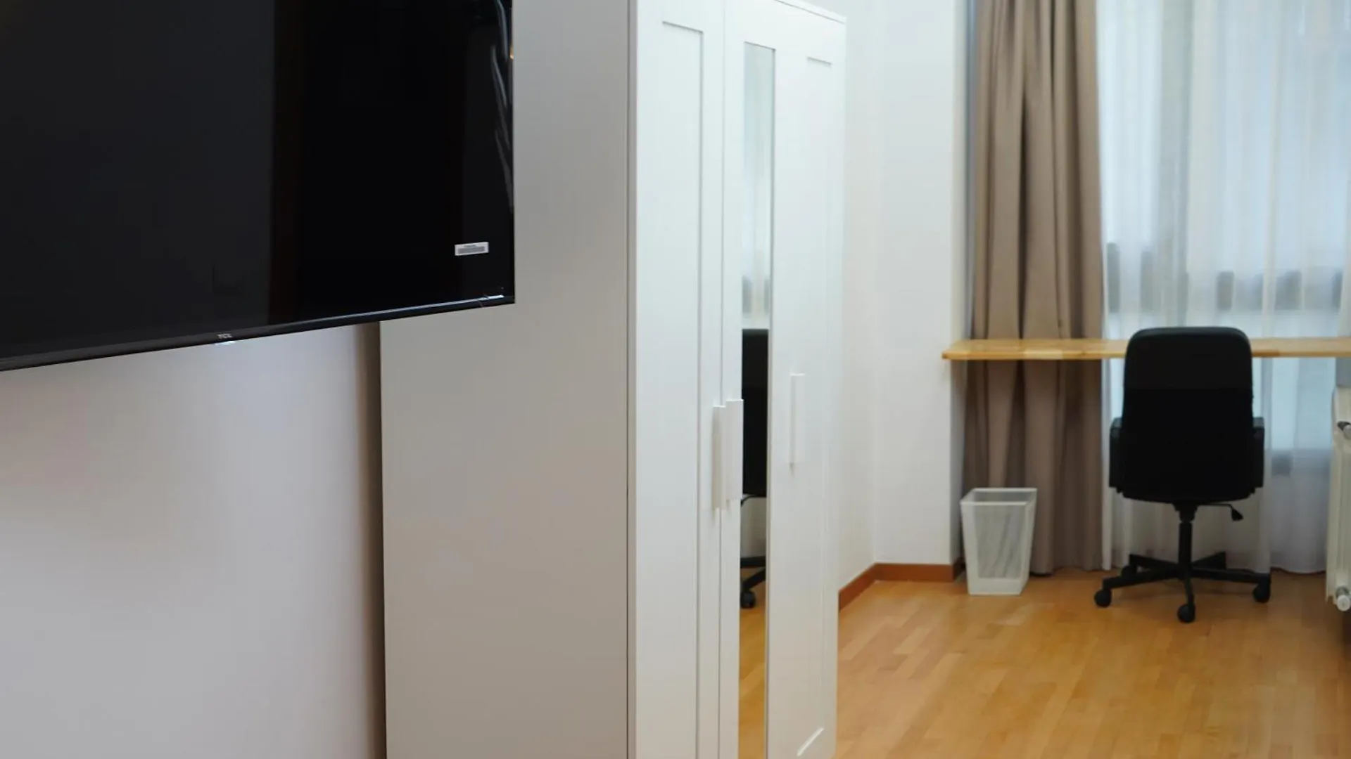 Konukevi Marbarcelona Suites Berlin